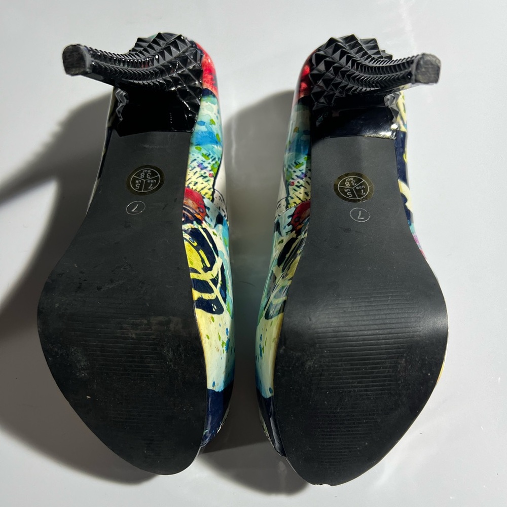 Too Fast Brand Heels | Size 7 - Picture 3 of 6